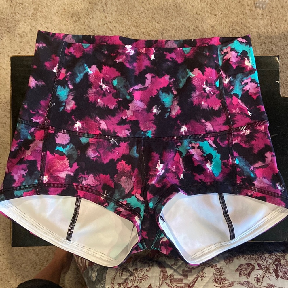 Lululemon size 2 booty shorts